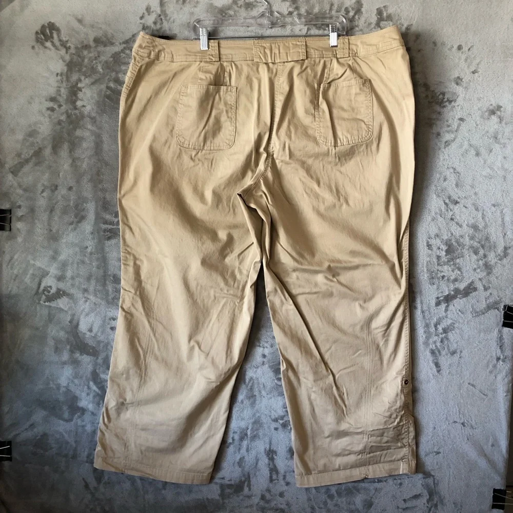 Avenue Beige Stretch Capri Pants Size 26 Plus Workwear